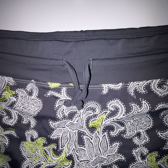 Athleta Gray & White Floral Swim Shorts Swimsuit Bottom Size Large Back Pocket - Picture 2 of 6